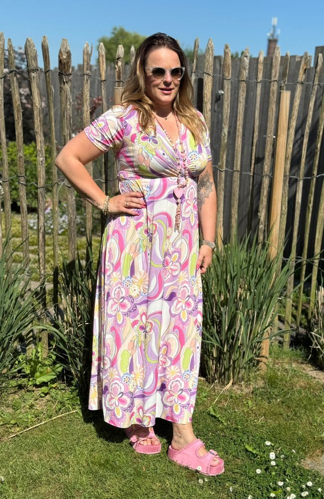 Schönes Sommerkleid mit Print