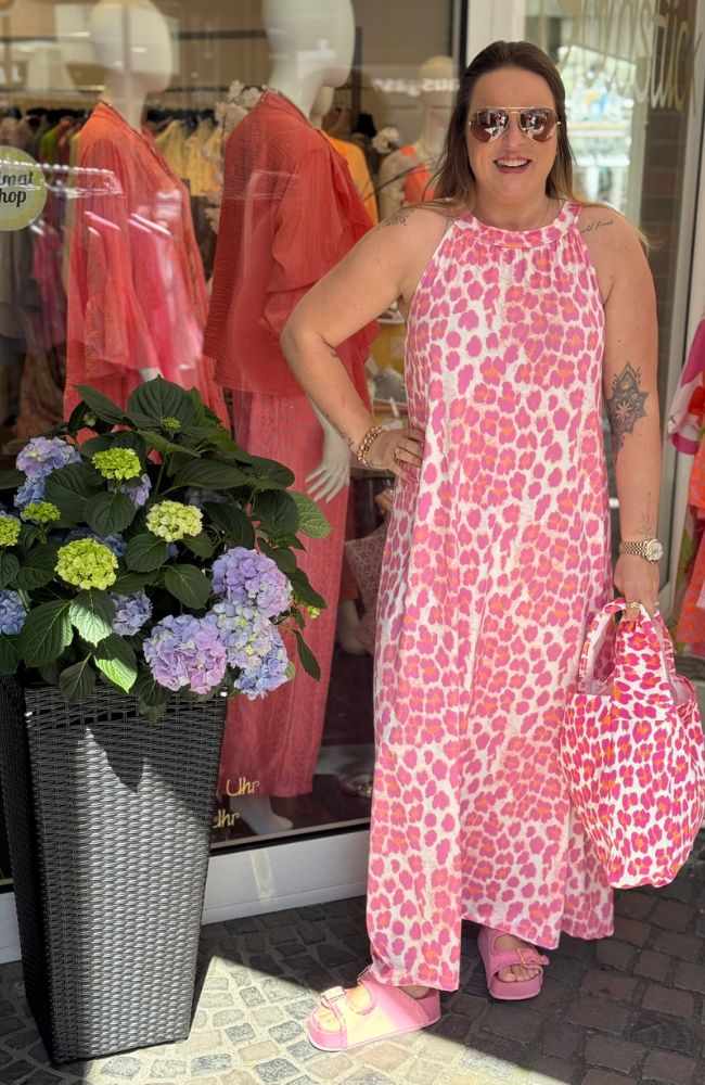 Sommerkleid mit Leomuster rosa
