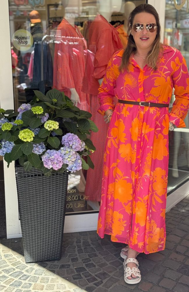 Schickes Sommerkleid mit Gürtel
