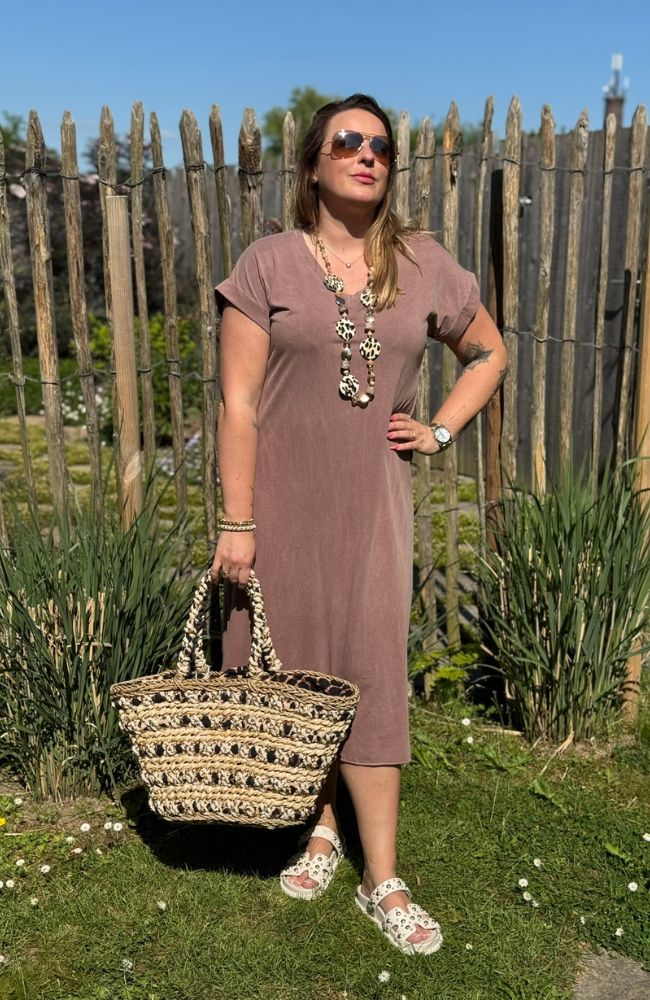 Stylisches T-Shirtkleid in angesagtem Mokka