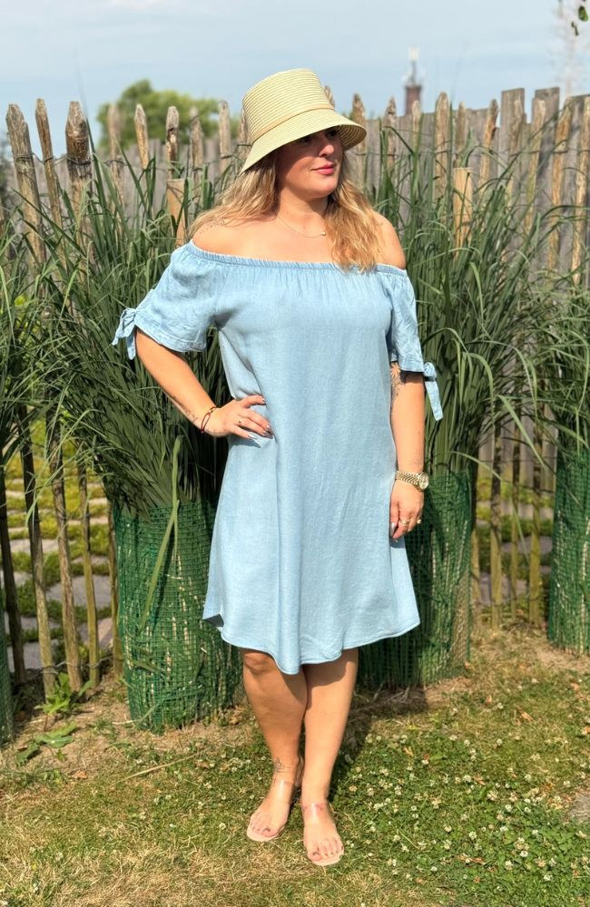 Luftiges Kleid schulterfrei jeans