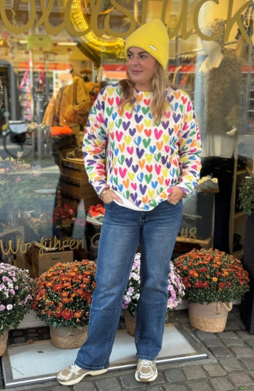 Wunderschöner Pullover mit bunten Herzen